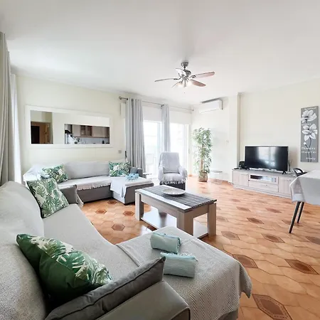 Apartment Penthouse T3 Com Terraco E Bbq