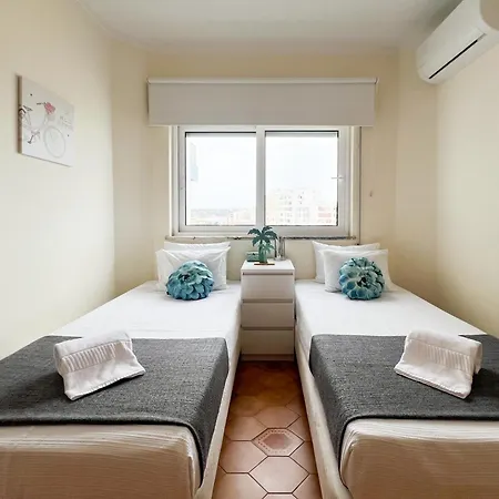 Penthouse T3 Com Terraco E Bbq Apartman *